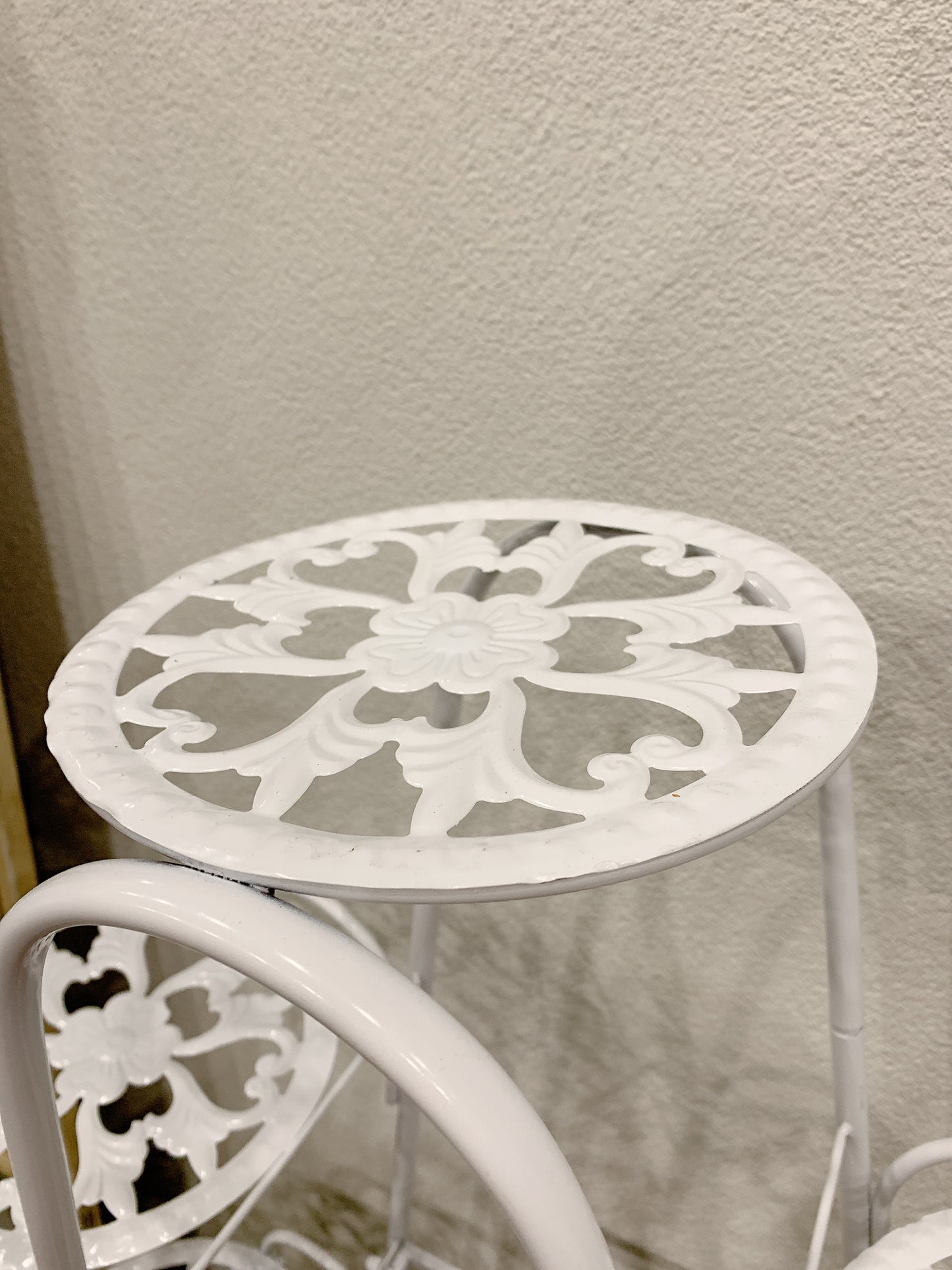 Light weight white metal plant stand holder vintage round plate pattern design delivery available
