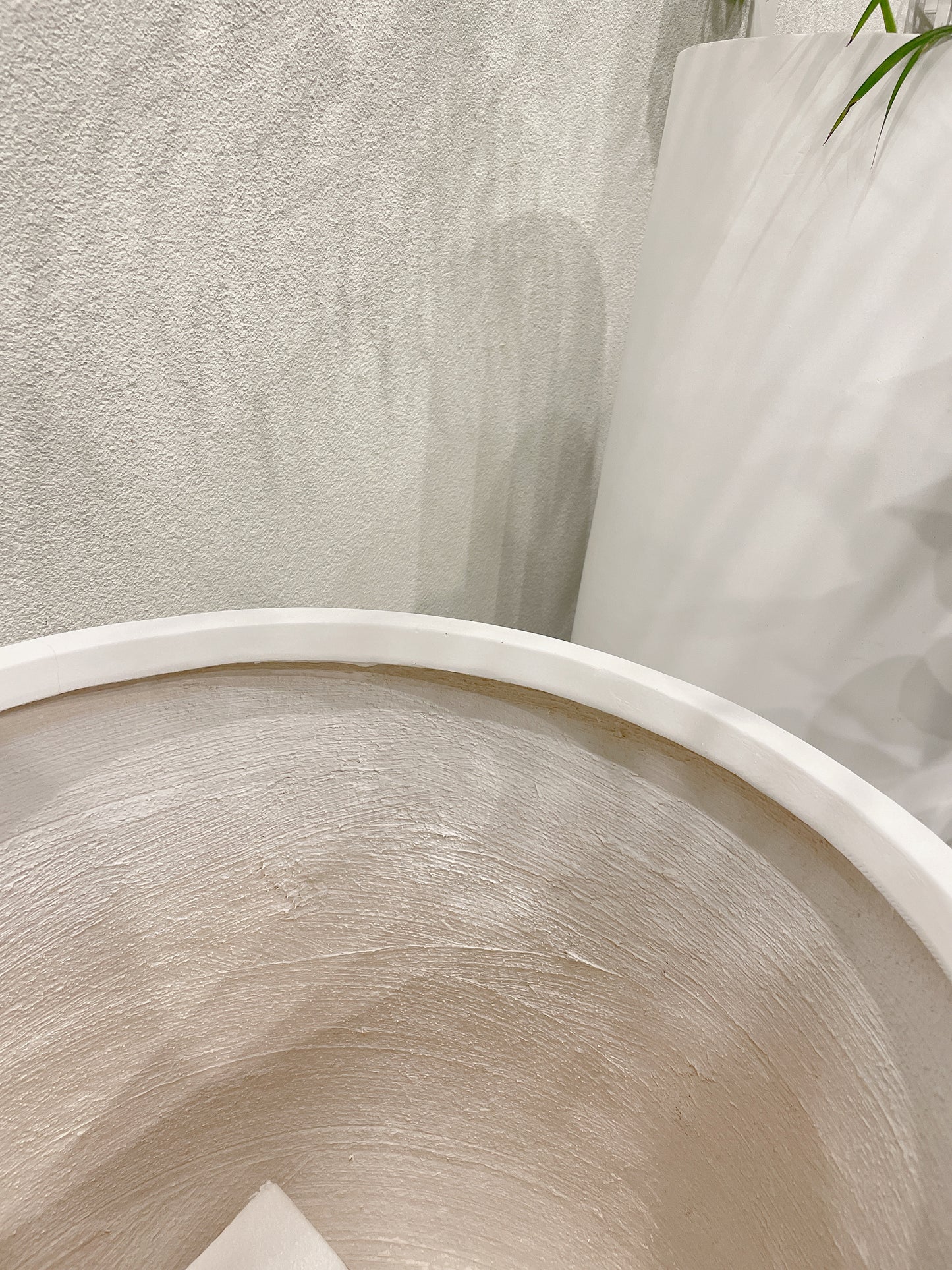 Brand new* indoor/outdoor patio 550mm jumbo big pot heavy fibreclay white colour delivery available