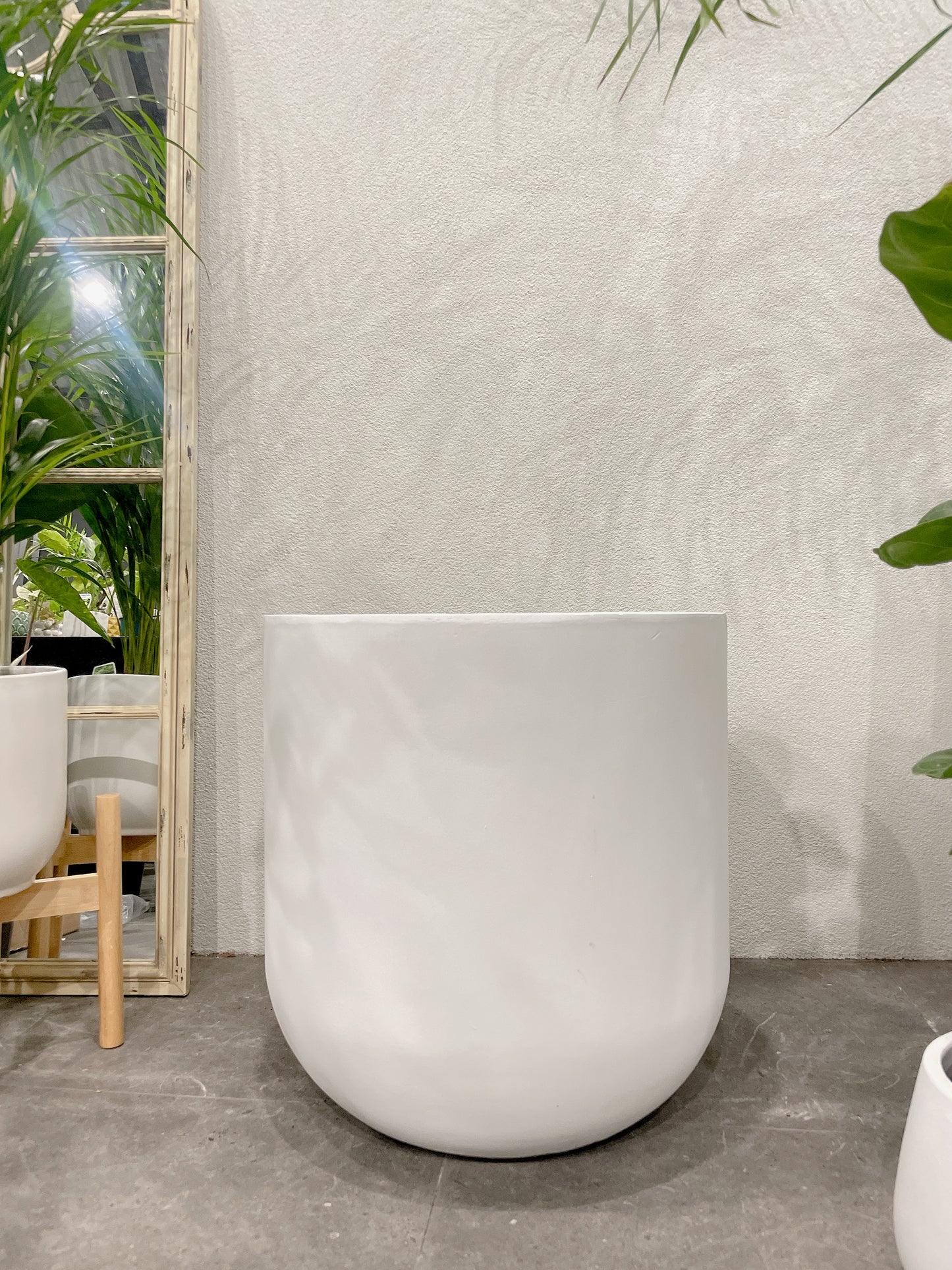 Brand new* indoor/outdoor patio 550mm jumbo big pot heavy fibreclay white colour delivery available